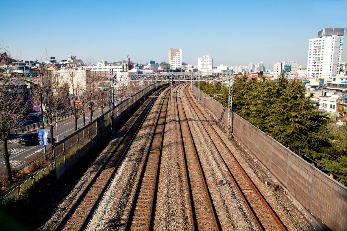 仁川空港からソウル都心へのアクセス完全ガイド2026 &mdash; A'REX空港鉄道直通・各駅・リムジンバス・タクシー・T-moneyカード徹底比較 初めての韓国旅行者向け - 이용 장면