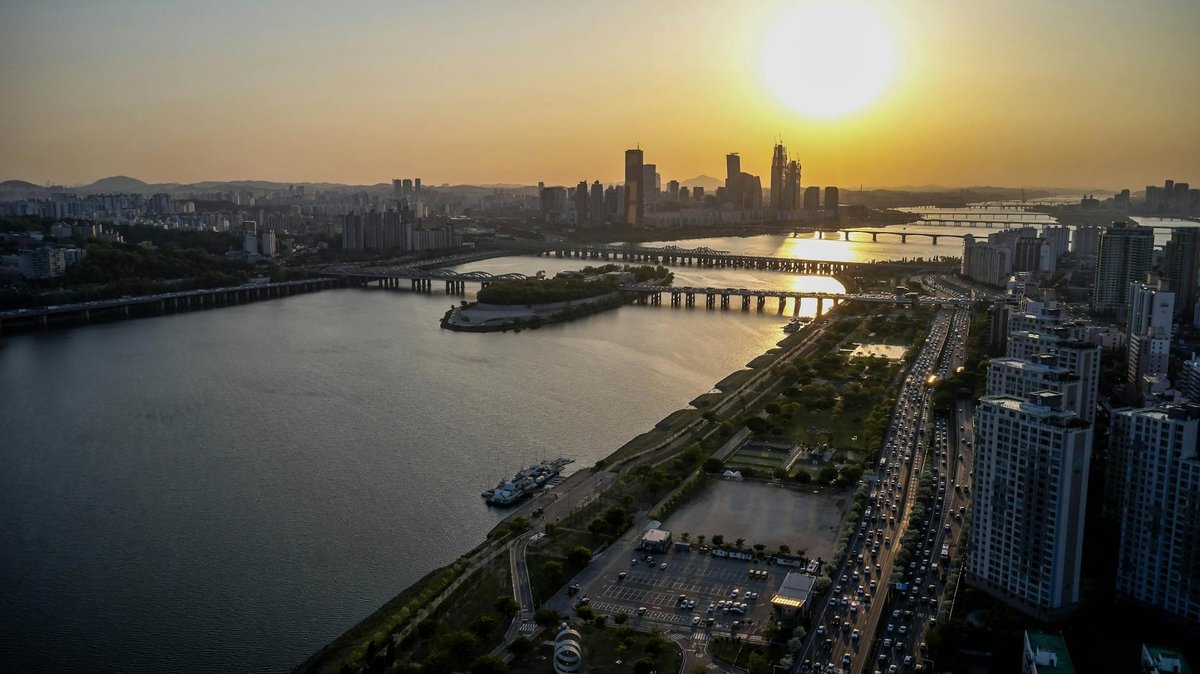 5 Best Han River Picnic Spots in Seoul 2026 — Drive Routes, Parking & Snack Guide - 전경/입구
