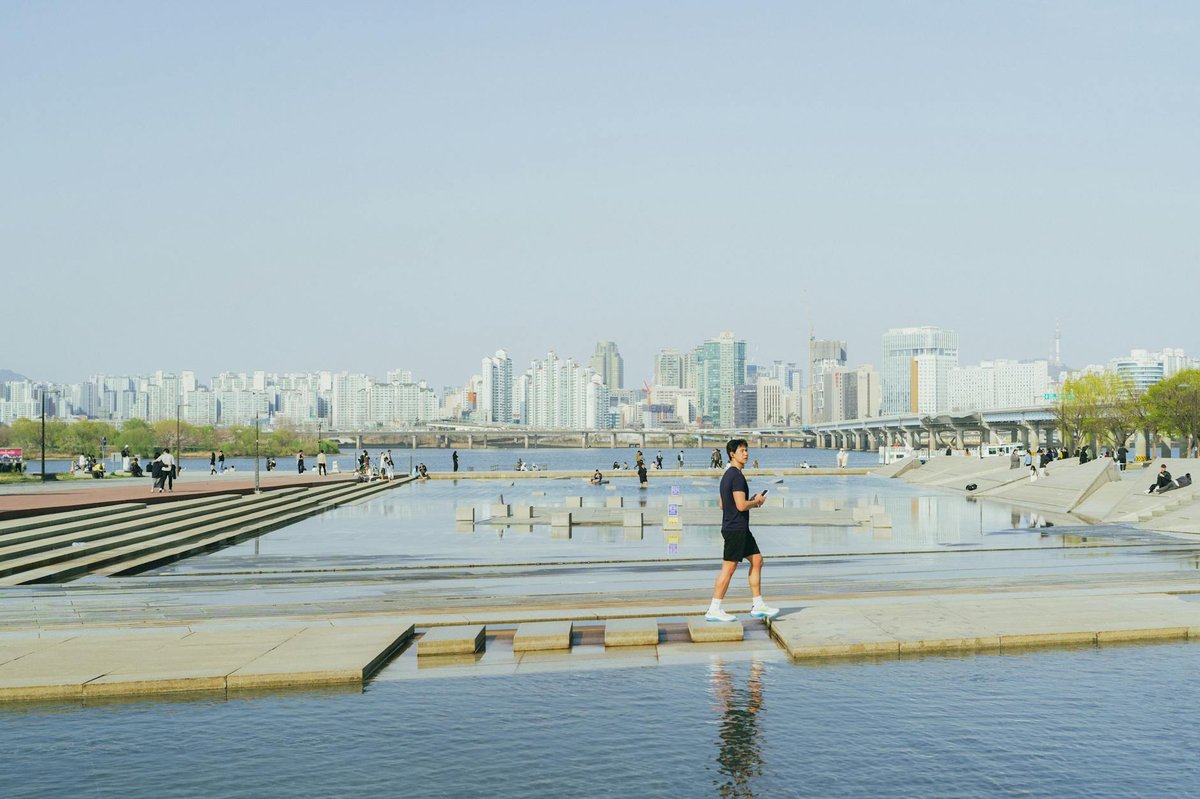 5 Best Han River Picnic Spots in Seoul 2026 — Drive Routes, Parking & Snack Guide - 이용 장면