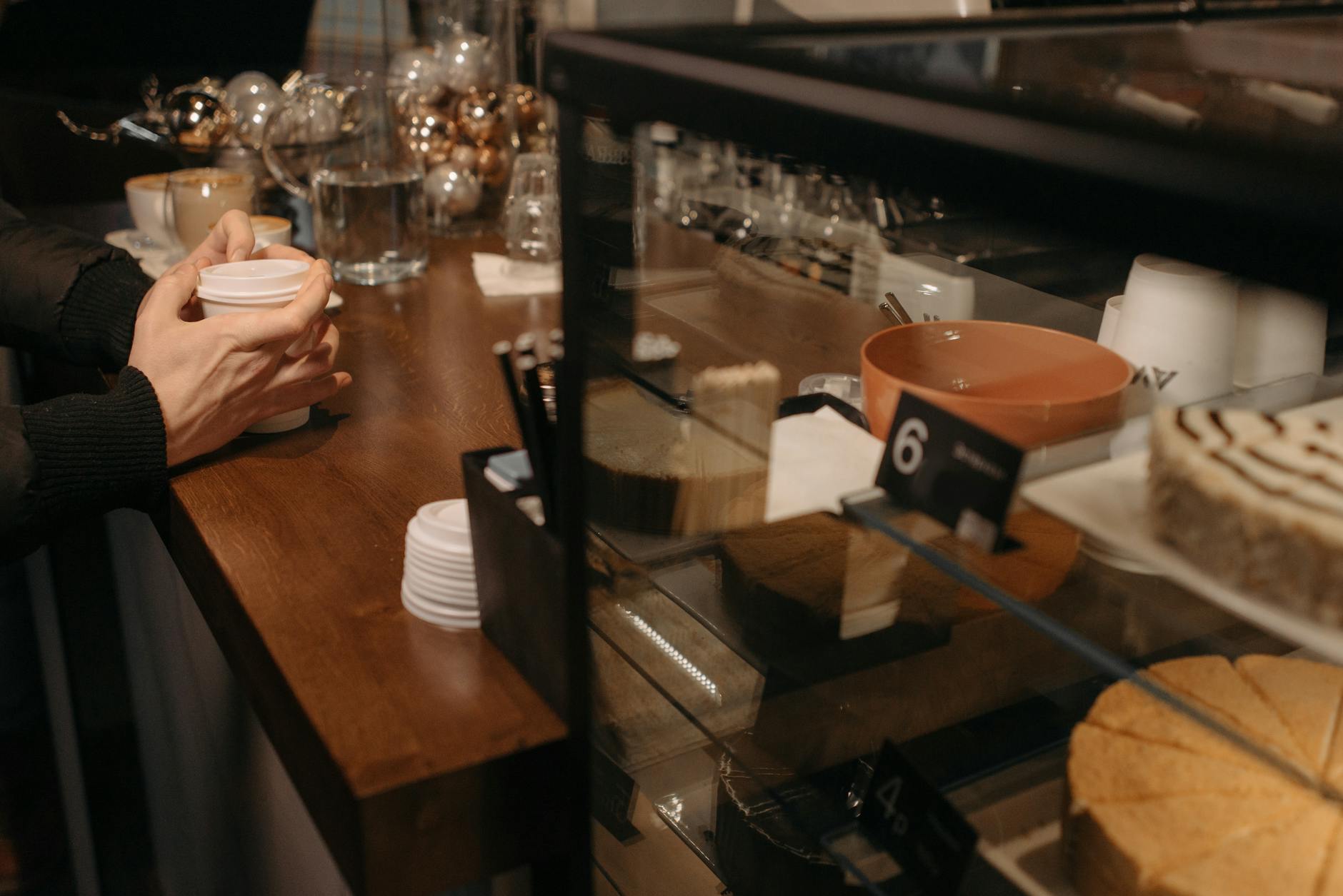 Cake Bar Seongsu Seoul: Whisky-Infused Creme Brulee and Hong Kong-Style Milk Tea Espresso Cafe Review 2026 (Single Shop Visit) - 전경/입구