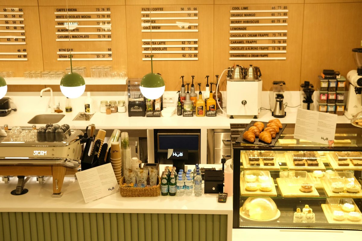 Cake Bar Seongsu Seoul: Whisky-Infused Creme Brulee and Hong Kong-Style Milk Tea Espresso Cafe Review 2026 (Single Shop Visit) - 디테일
