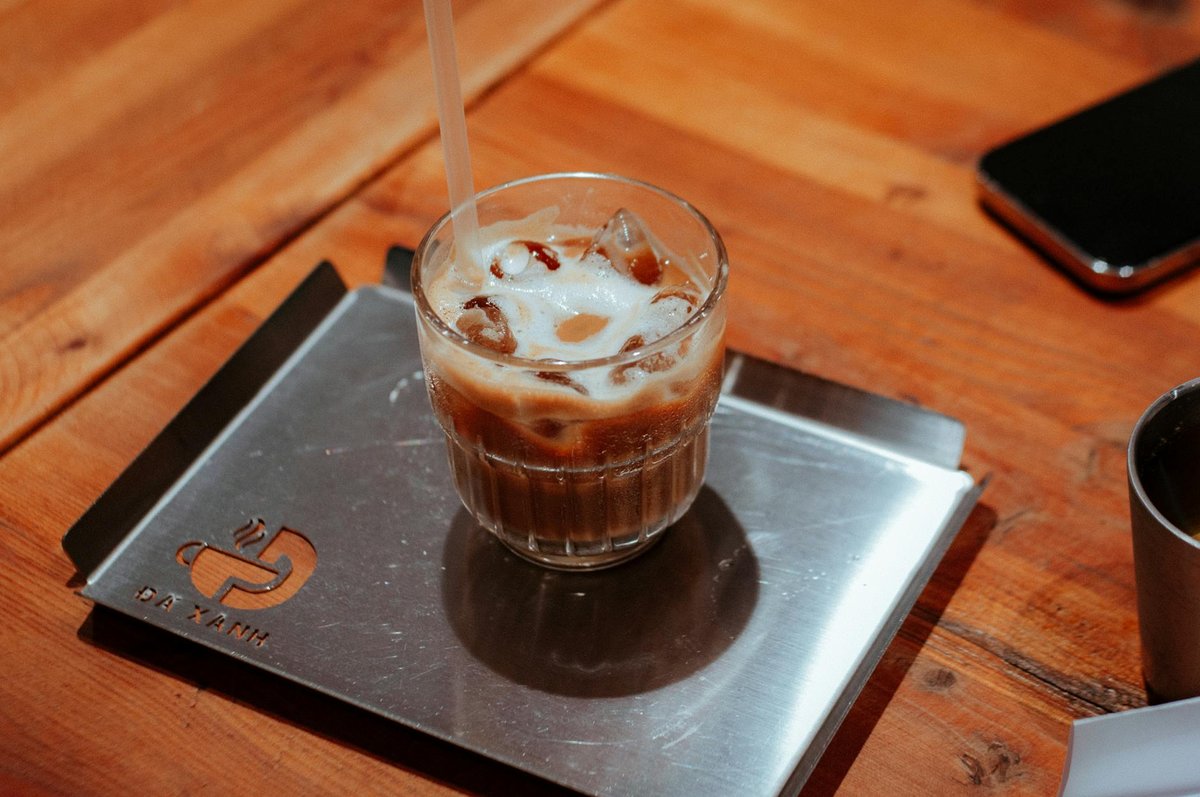 Cake Bar Seongsu Seoul: Whisky-Infused Creme Brulee and Hong Kong-Style Milk Tea Espresso Cafe Review 2026 (Single Shop Visit) - 주변 환경